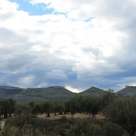 El Planet De Maella: Jacuzzi Retreat Near Peñíscola And Morella Holiday home Chert